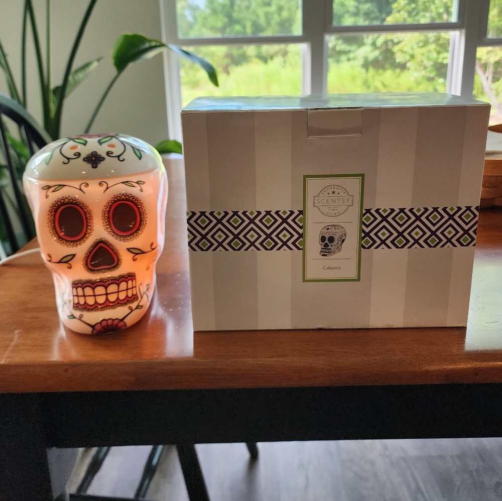 Scentsy Calavera Warmer
